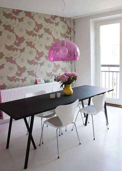 餐桌椅也是用黑白搭配的方式来保持室内颜色带来的强烈视觉冲击感