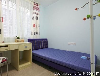 儿童房，墙面采用了浅浅的蓝色，和床的颜色很搭