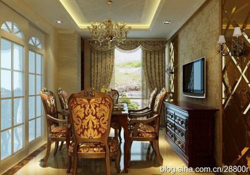 餐厅顶面与餐桌椅相呼应，古典欧式家具配上金黄壁纸、菱形银镜营造一浪漫惬意的用餐区