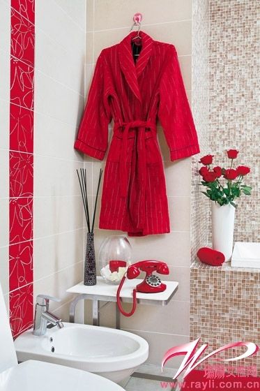 浴室用红色布艺来提升温暖感