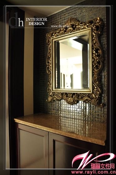 精致的欧式雕花镜子提升了居室的华丽感