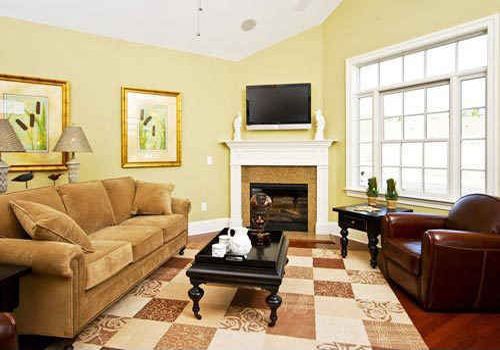 浅橙色的油漆，增加客厅的亲切感，更容易让客人融入到环境当中，营造温馨的客厅，浅橙色是最佳选择