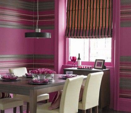 作为一个始终代言优雅高贵的女主人，餐厅的颜色中怎么可以少了紫色?紫色的墙面一下子改变了整个餐厅的格调