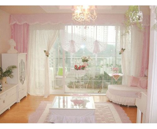 韩式的风格也是我们女孩子的最爱，当时我们看到这样的风格，这样的客厅，我们惊呆了，没想到我们能租到这样的房