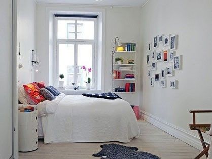 卧室采用了几乎纯白色作为空间基调，却并不显得单调乏味