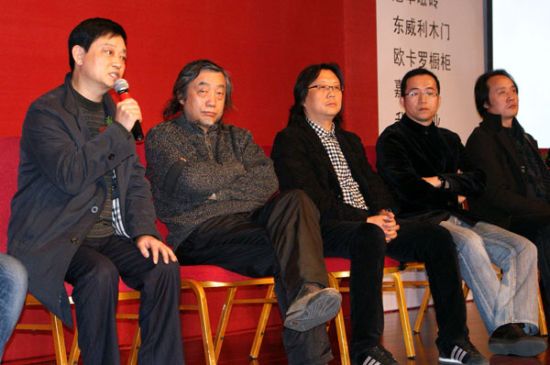 1.河南知名作家王剑冰（左一）讲述“跨界”