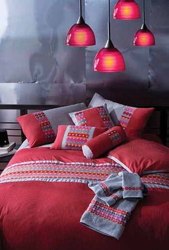 红白两色床品 打造极具喜庆的婚房卧室(组图) 