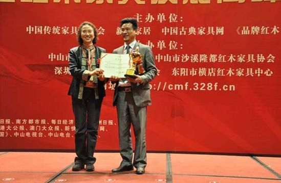 陆正大先生获得“2011中国红木家具行业年度总评榜风云人物”称号