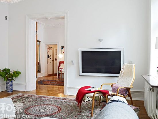 浅色复合强化地板 演绎华丽淡雅北欧公寓(图) 