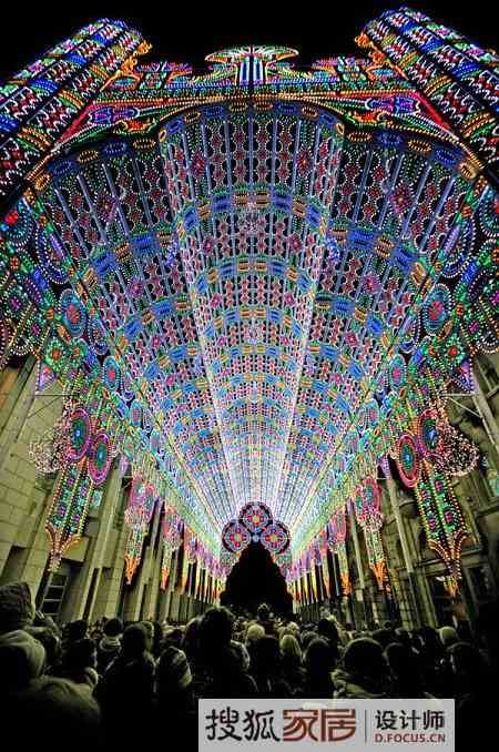 最梦幻婚礼教堂 比利时根特灯光节的五彩教堂 