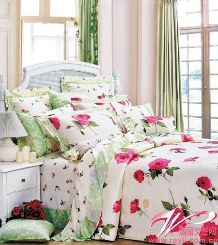清新的大花朵图案更适合乡村风格的卧室选择