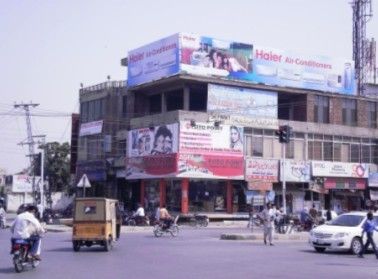 在巴基斯坦最繁华城市――拉合尔，海尔空调的巨型广告牌醒目抢眼