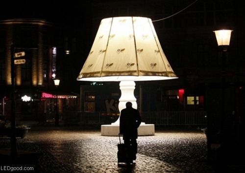 久违的纯美 瑞典城市中最大的台灯(组图) 