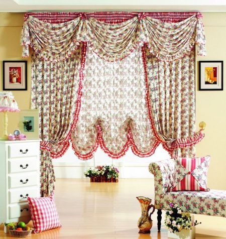 家居用窗帘的选择与装饰方法