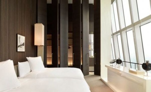 不一样的家居体验 33款超酷酒店式的卧室设计 