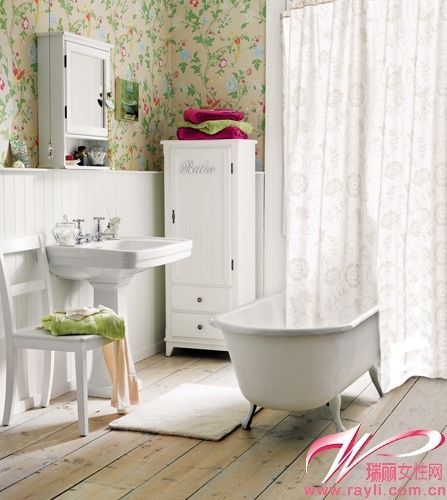 碎花壁纸+浪漫感卫浴家具 成就静香宜人的阳光卫浴空间