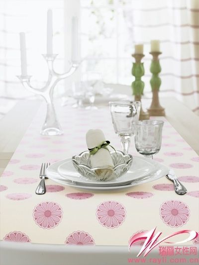 粉红色花朵桌布