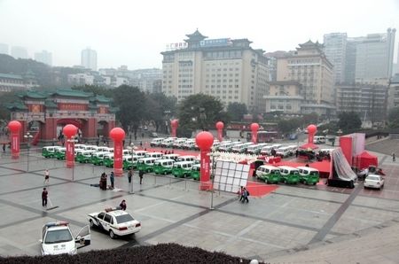 2000辆服务车重庆人民广场会场