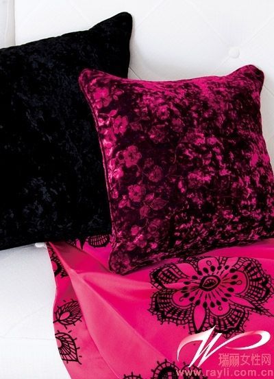 黑色和紫色丝绒面料布艺轻松实现空间艳丽变身