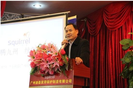 图为中国燃气专业委员会主任王启发表讲话