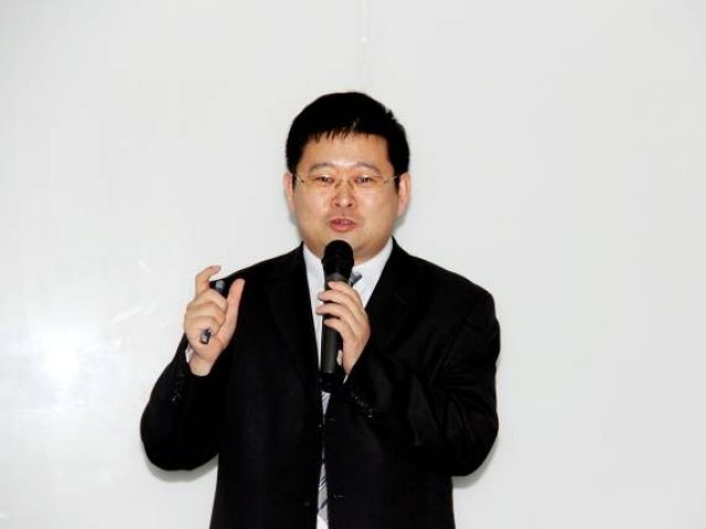 珠海飞扬化工有限公司董事长肖阳发言