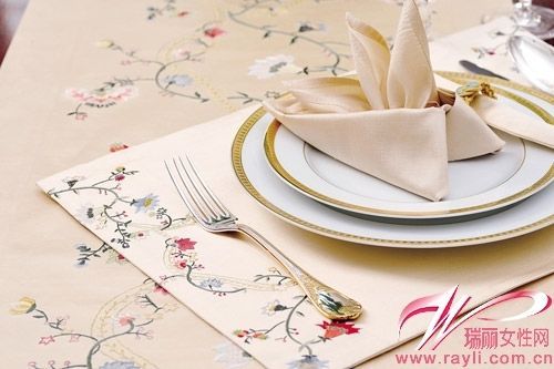  皇锦　刺绣桌布与餐垫