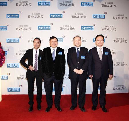 长江商学院院长项兵，中欧商学院副院长张维炯和红星美凯龙高层在活动现场