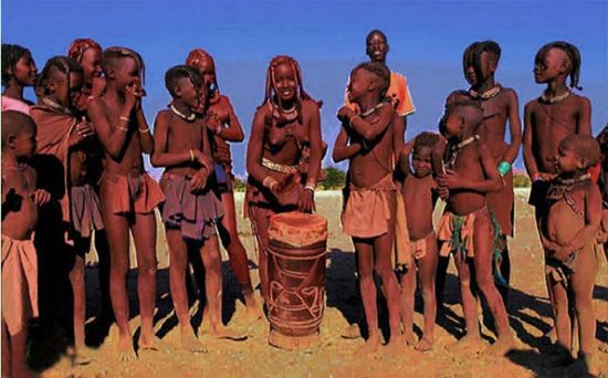 此图由纳米比亚旅游局提供龙摄天下摄影团“辛巴部落红泥人”
