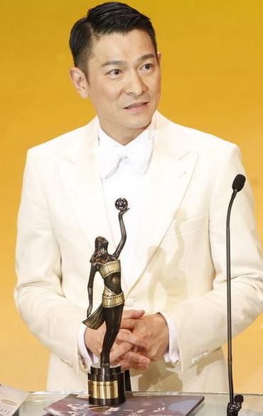31届香港电影金像奖《桃姐》收获“大满贯” 
