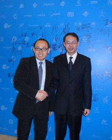 上图为主讲嘉宾SOHO中国董事长潘石屹(左)和百德嘉卫浴总经理林四靖(右)
