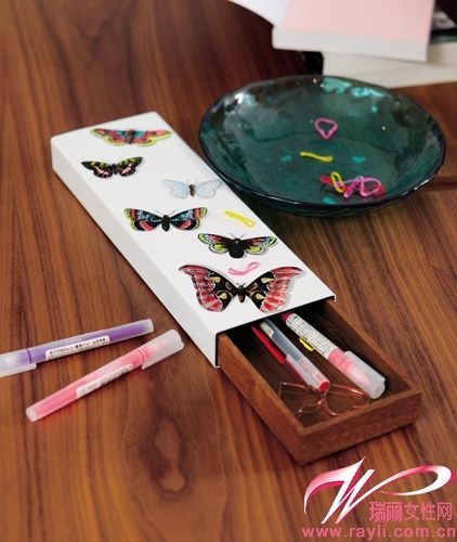 连卡佛 带有美丽蝴蝶图案的文具收纳盒