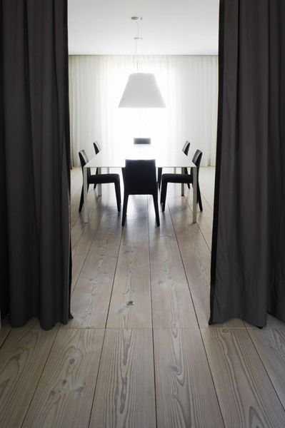 窗帘分割游戏：15款戏剧化的公寓设计(组图) 