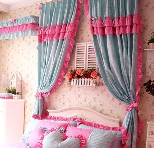 田园风格宫庭水玉韩式窗帘，挂在墙壁上很好的装饰了你的房间