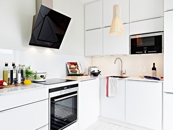 62平整洁北欧公寓 浅色地板搭纯白居室（图） 