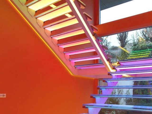 現代感的橙色房子 用灯光打造出别样风情(图) 