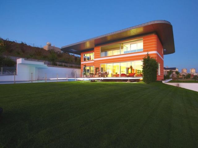 現代感的橙色房子 用灯光打造出别样风情(图) 