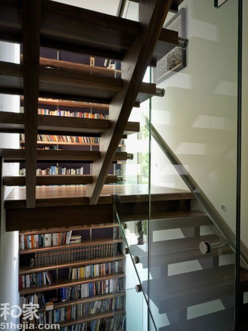 当楼梯间恋上书墙 11个书籍楼梯的创意改造 