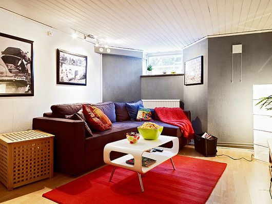 摆脱单调客厅玩转彩色地板 打造创意风家居 
