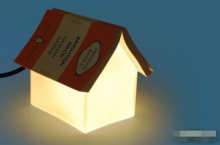 一物三用 阅读灯+书架+书签的创意灯具