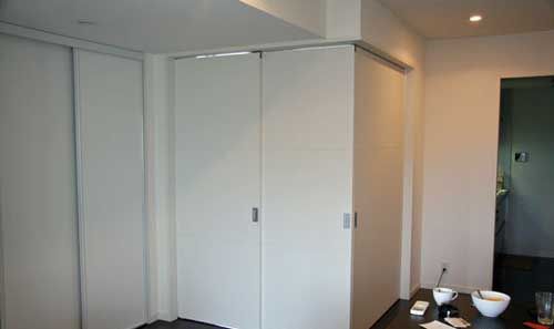 单身汉与推拉门 典型的现代日式卧室(组图) 