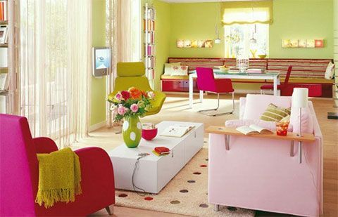 除了布局一定要合理之外，还可以加入一些色彩；高饱和度的家具，应和果绿色的墙面，能使空间流畅，整体性更强