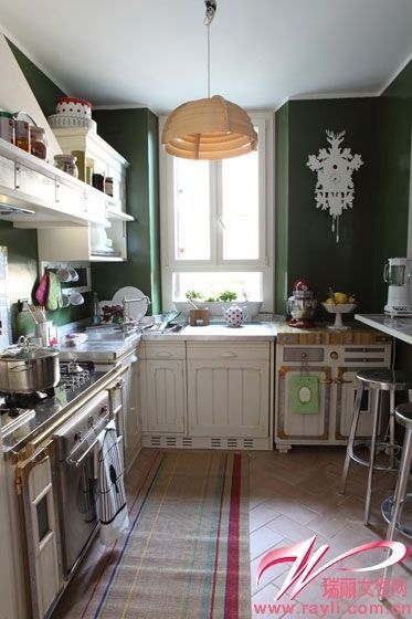 清新白绿色调厨房