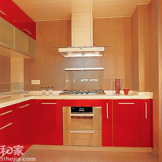 10款现代红色整体橱柜 给厨房添幸福味道（图） 
