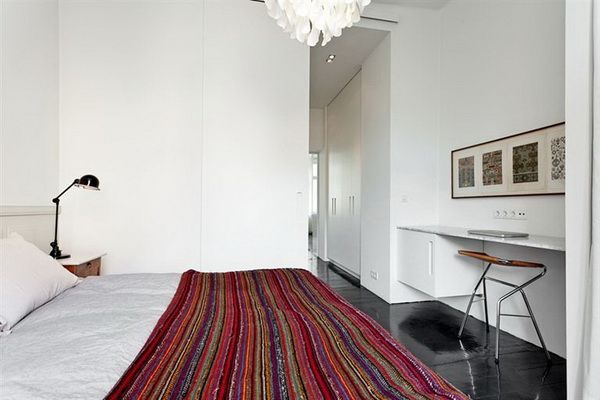 北欧百年现代公寓 黑色地板装个性居室(组图) 