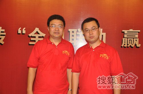 马可波罗磁砖品牌推广部经理李军林 （左）马可波罗磁砖营销总监 周军（右）