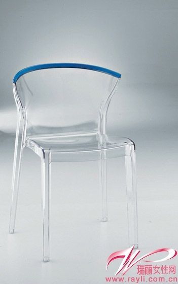 透明的树脂座椅