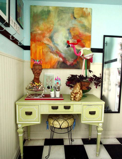 利用浓郁色彩和装饰 搭配紧凑温馨小居室(图) 