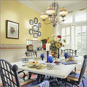 图中餐厅的颜色和家具搭配得很出色，大气优雅，简易的早午餐或是正式的晚餐在这里都非常适合