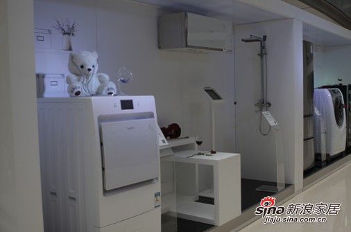 　卡萨帝铂金系列洗衣机和电热水器产品现场展示
