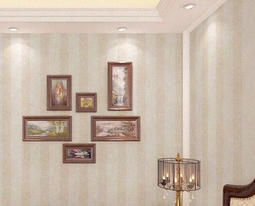 现代中式淡雅竖条纹，客厅满铺大气墙纸